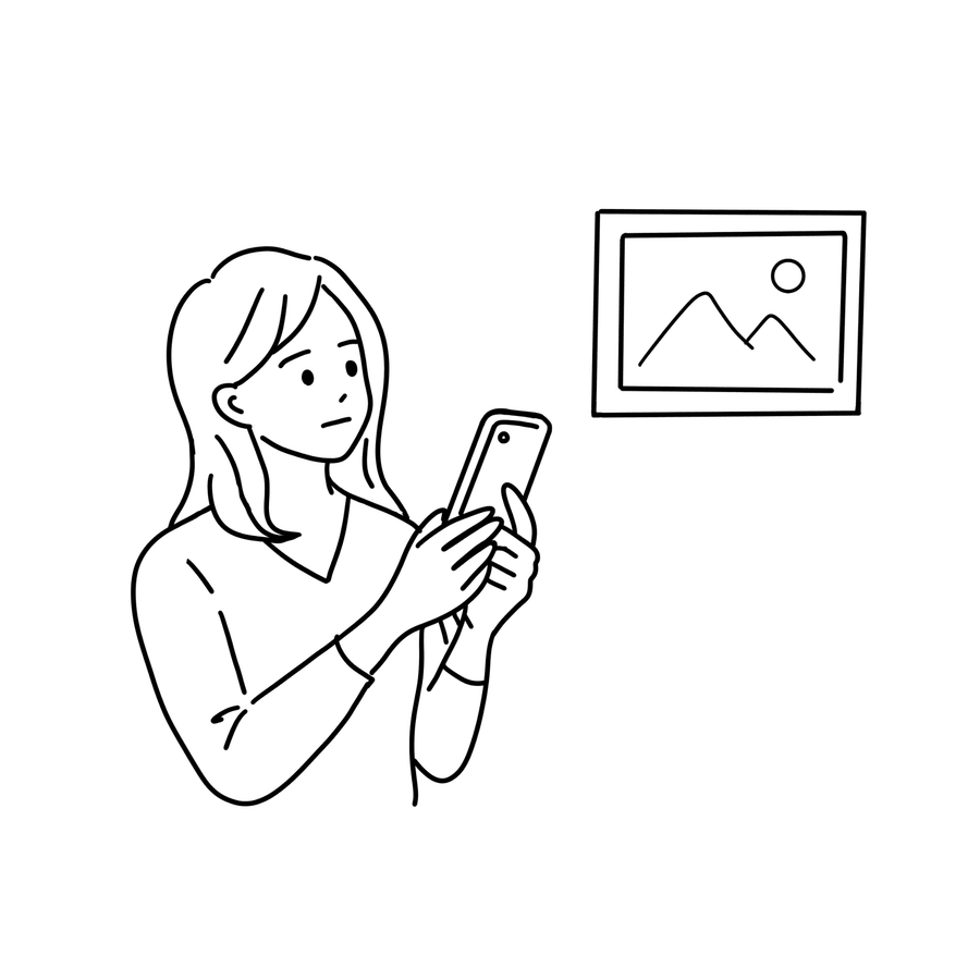 スマートフォンを展示にかざして見ている弱視の方
